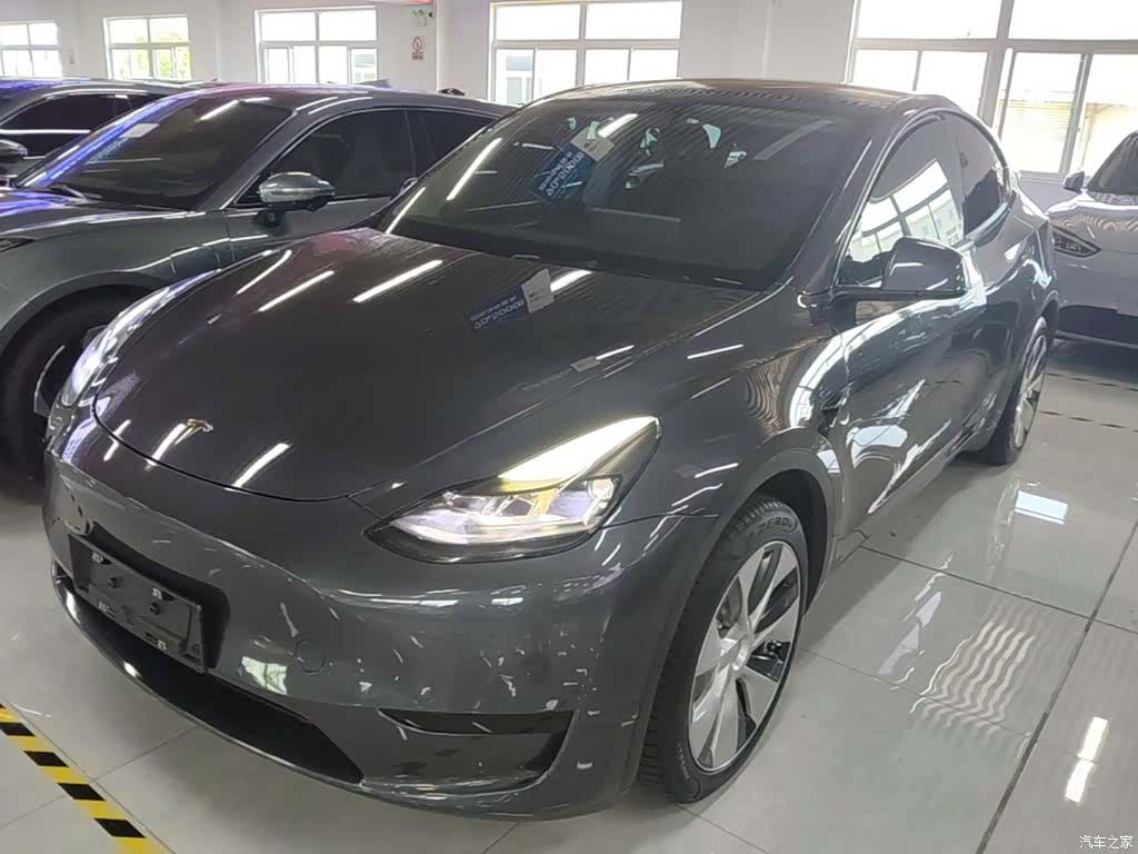 Tesla Model Y, 2022 2