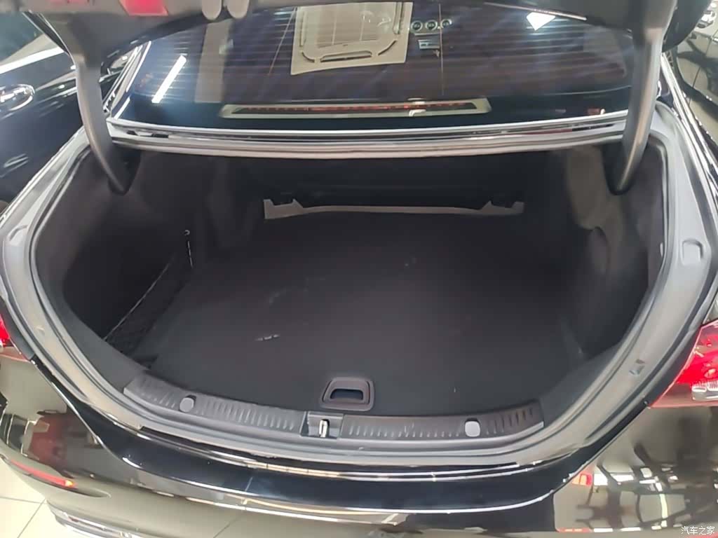 Mercedes-Benz E-Class, 2023 19