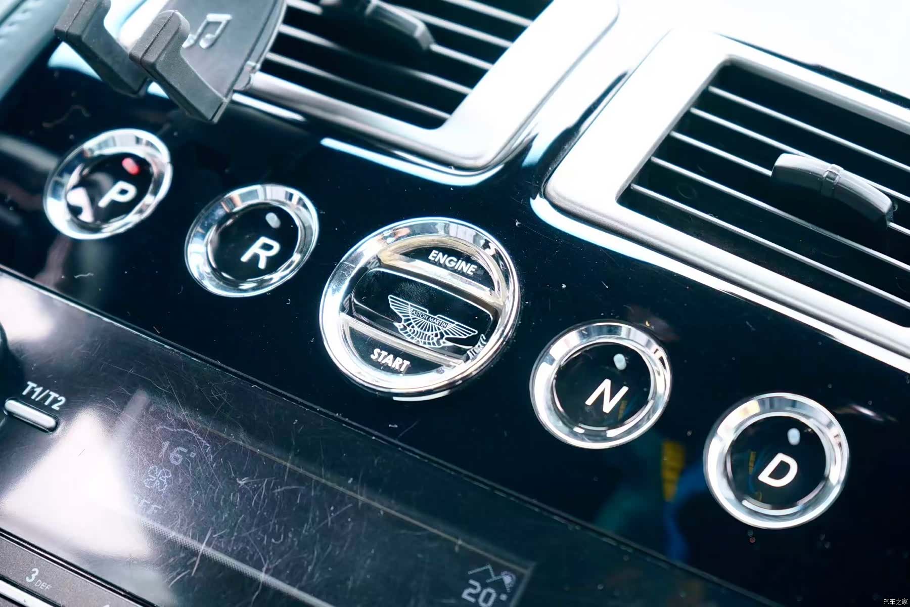 Aston Martin Virage, 2014 16