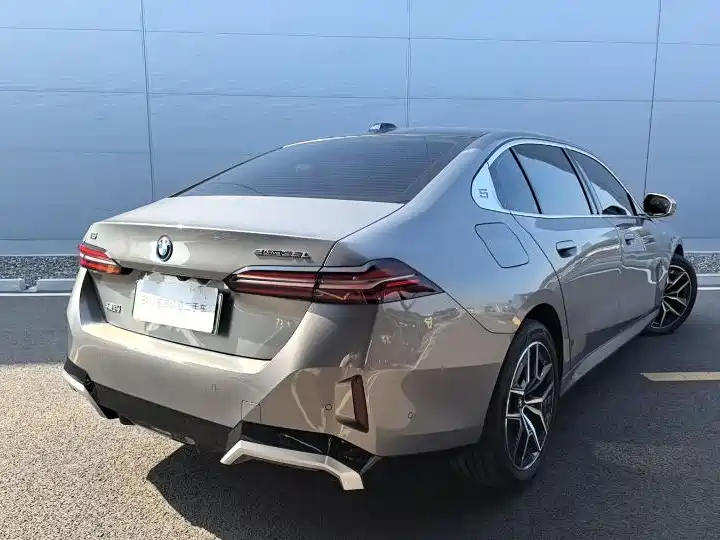 BMW i5