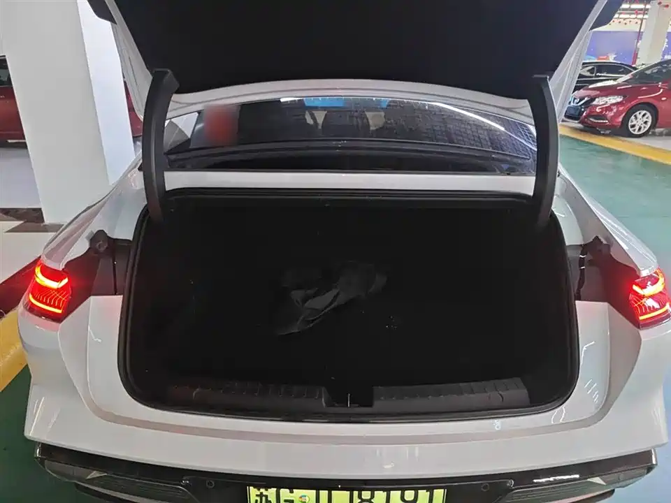 Geely Galaxy Galaxy E8