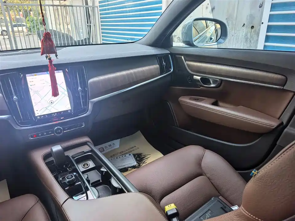 Volvo V90