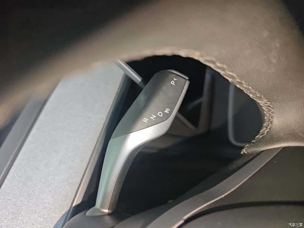 Tesla Model Y, 2023 14