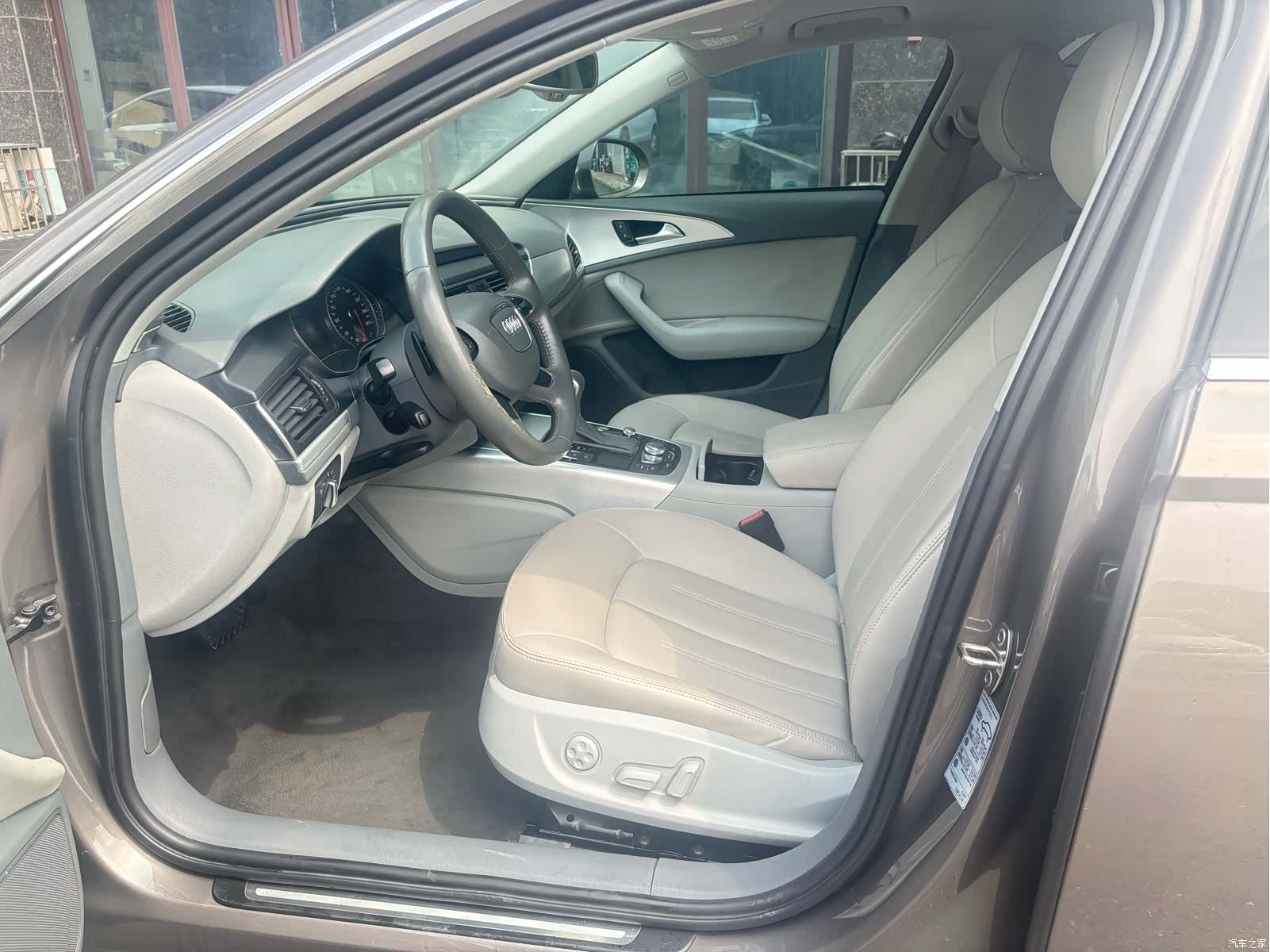 Audi A6L, 2014 12