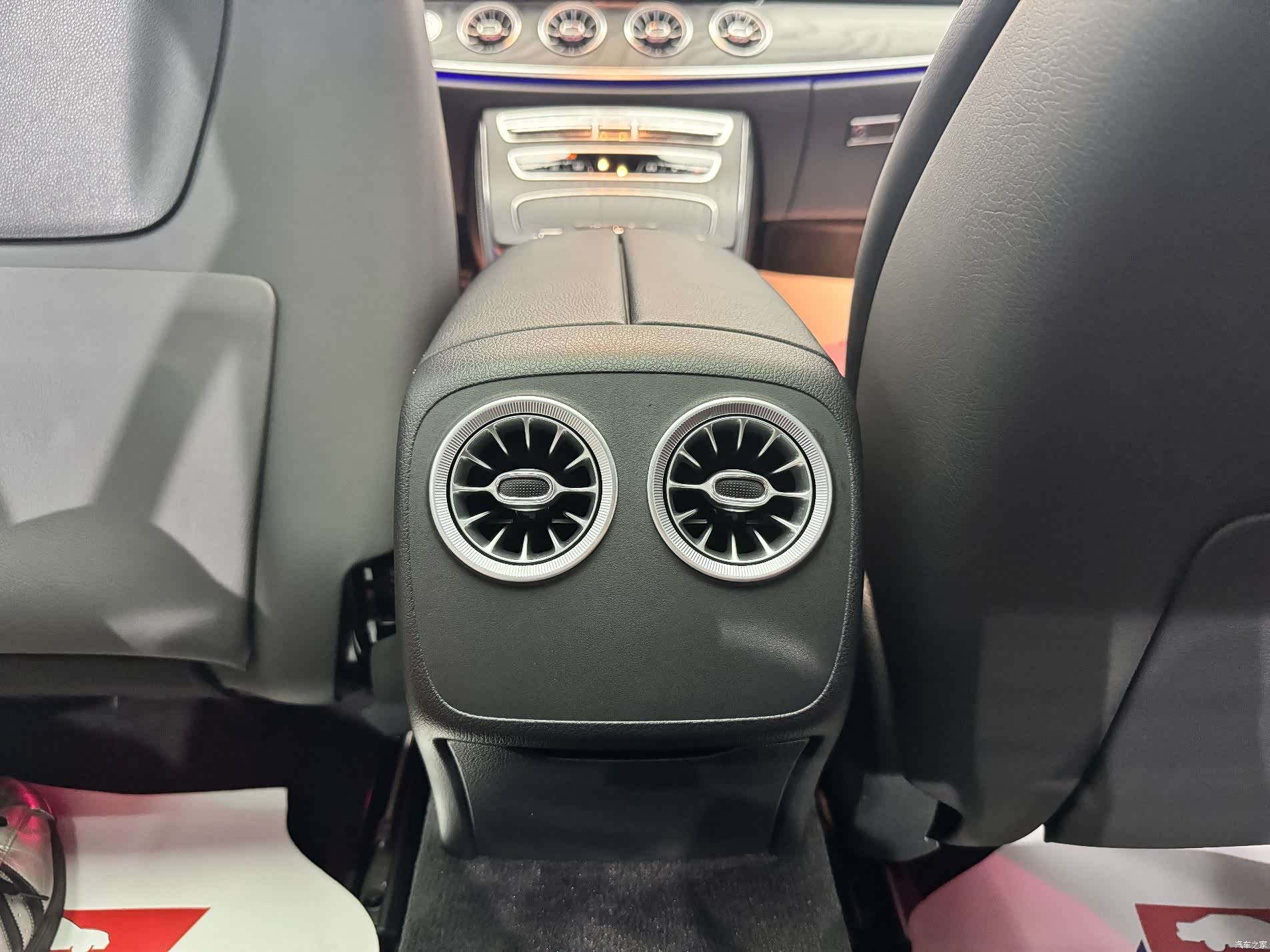 Mercedes-Benz E-Class, 2022 19