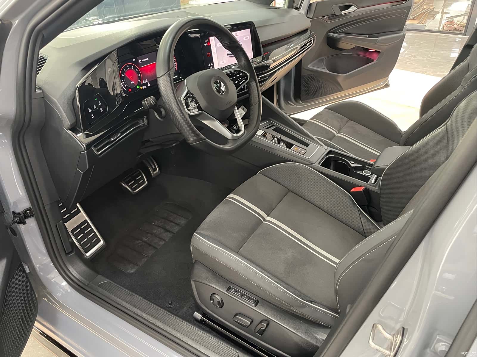 Volkswagen Golf, 2022 все фото