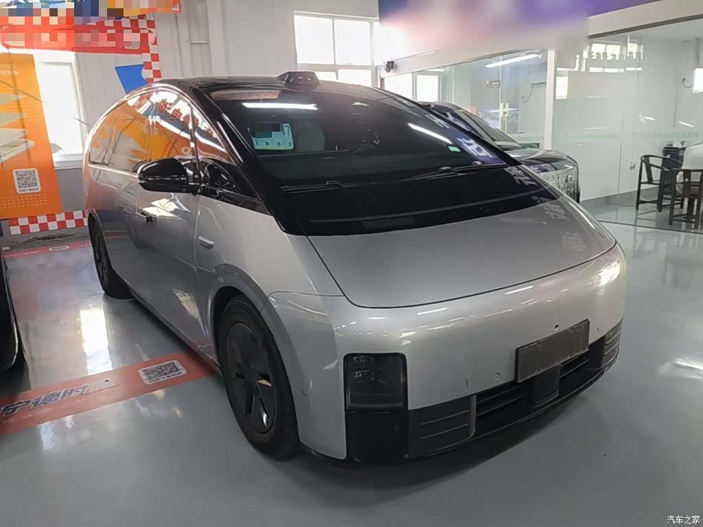 Li Auto MEGA, 2024 4
