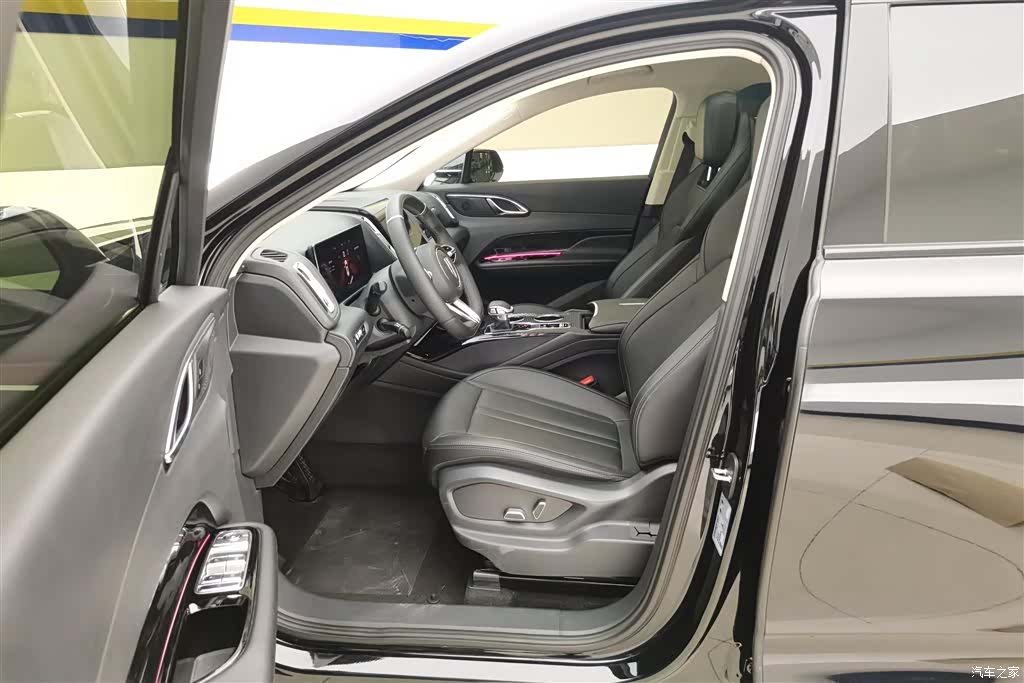 Hongqi HS3, 2024 9