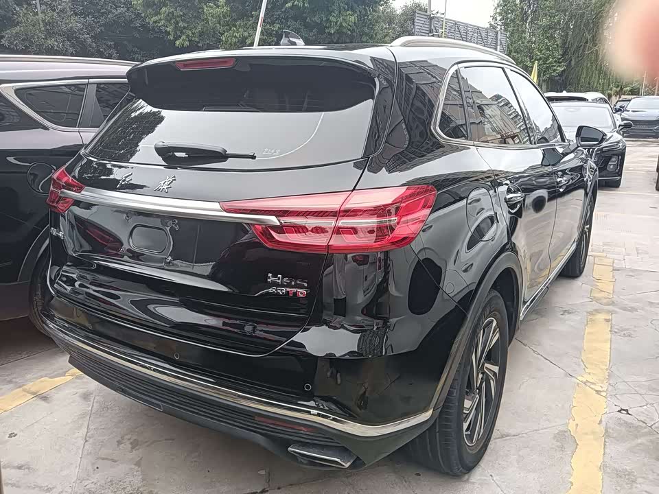 Hongqi HS5