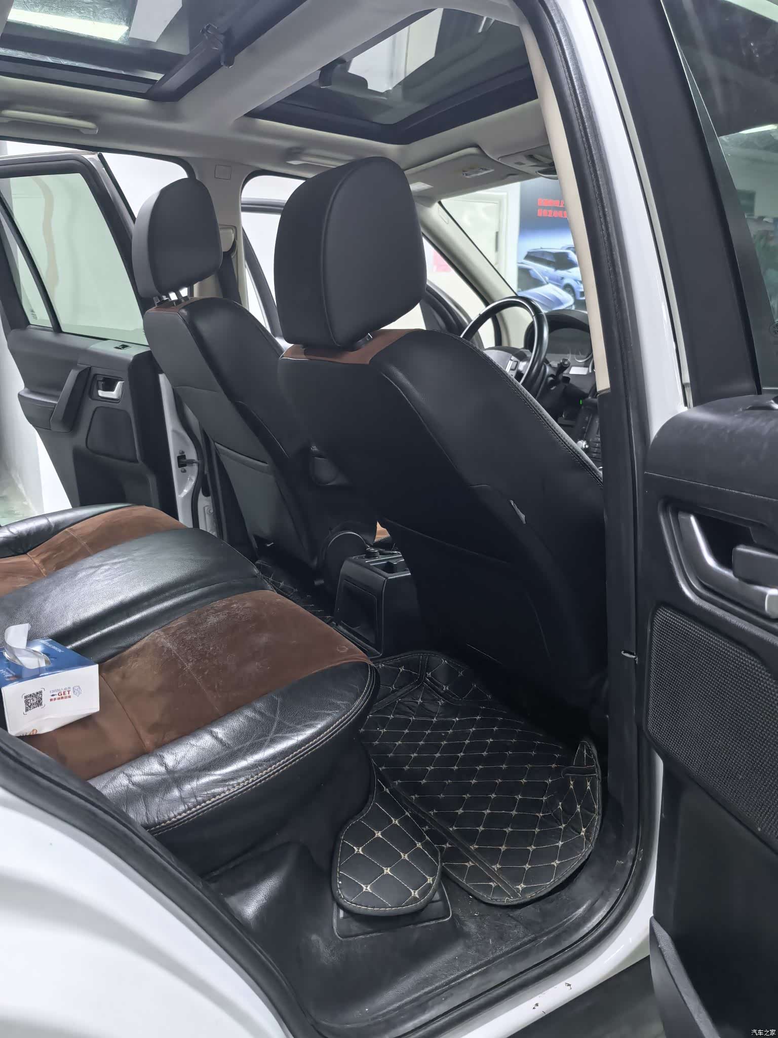 Land Rover i6, 2011 8