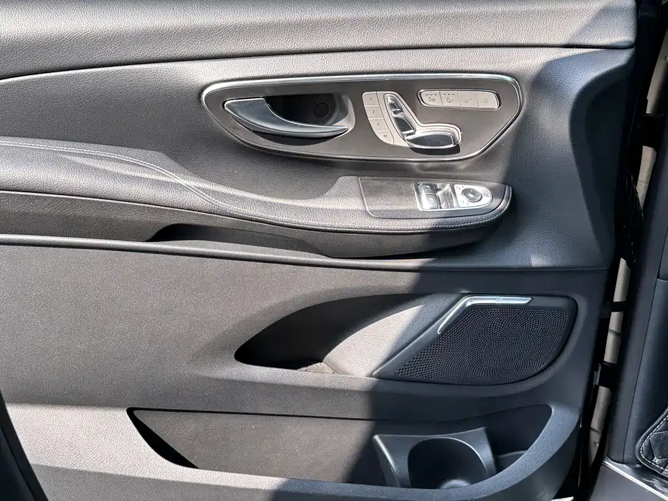 Mercedes-Benz V-class