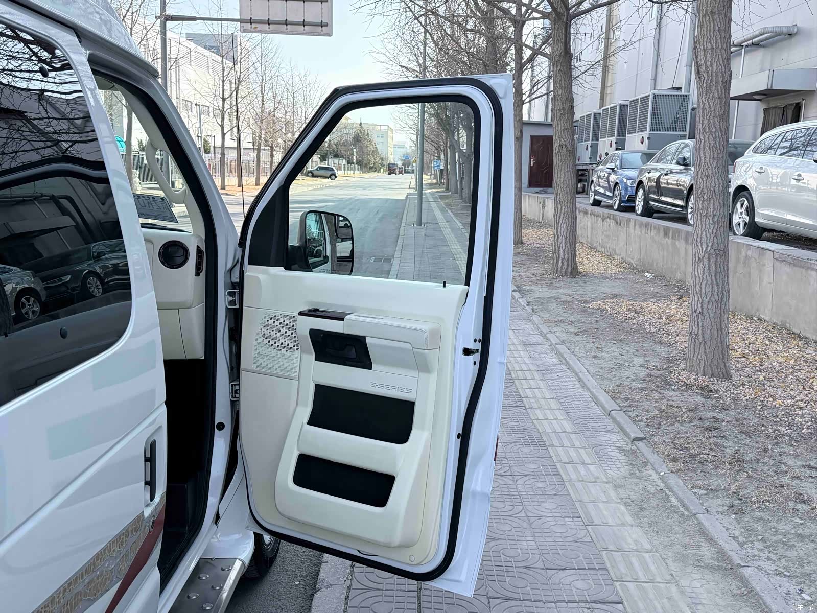 Ford E350, 2015 25