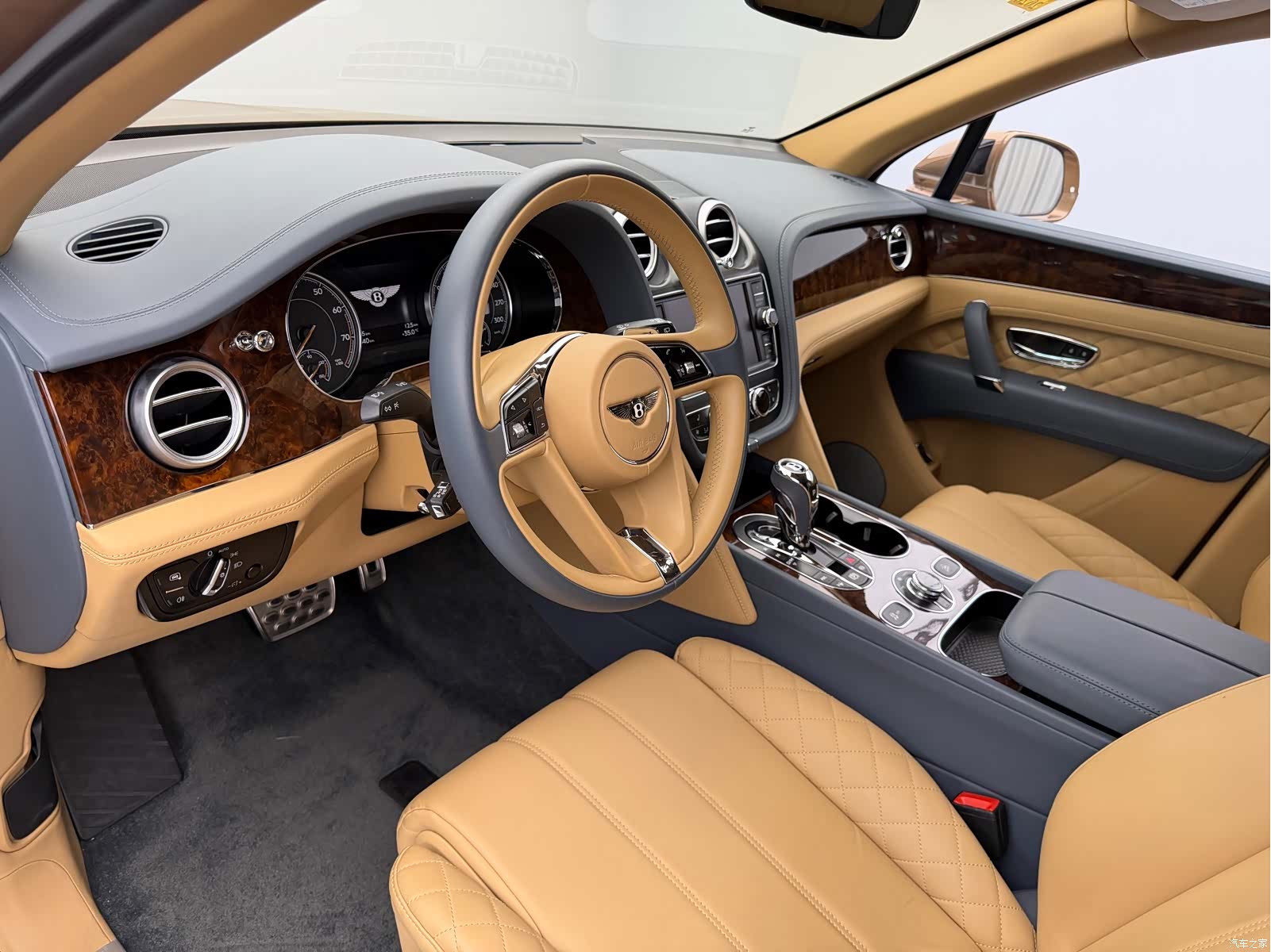 Bentley Bentayga, 2016 2