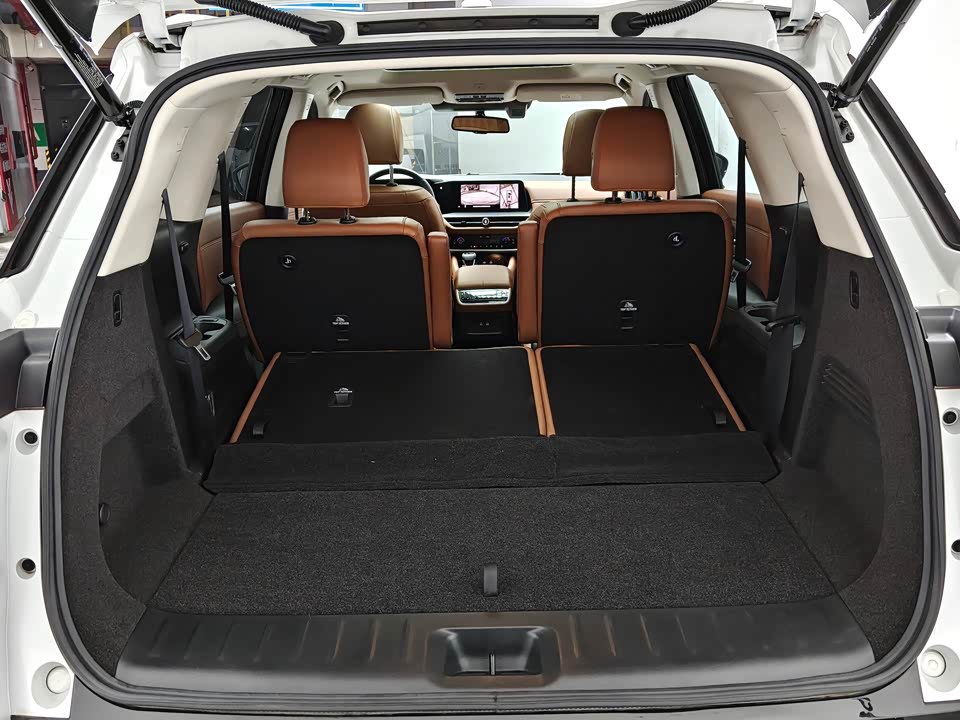 Nissan Exploring the land