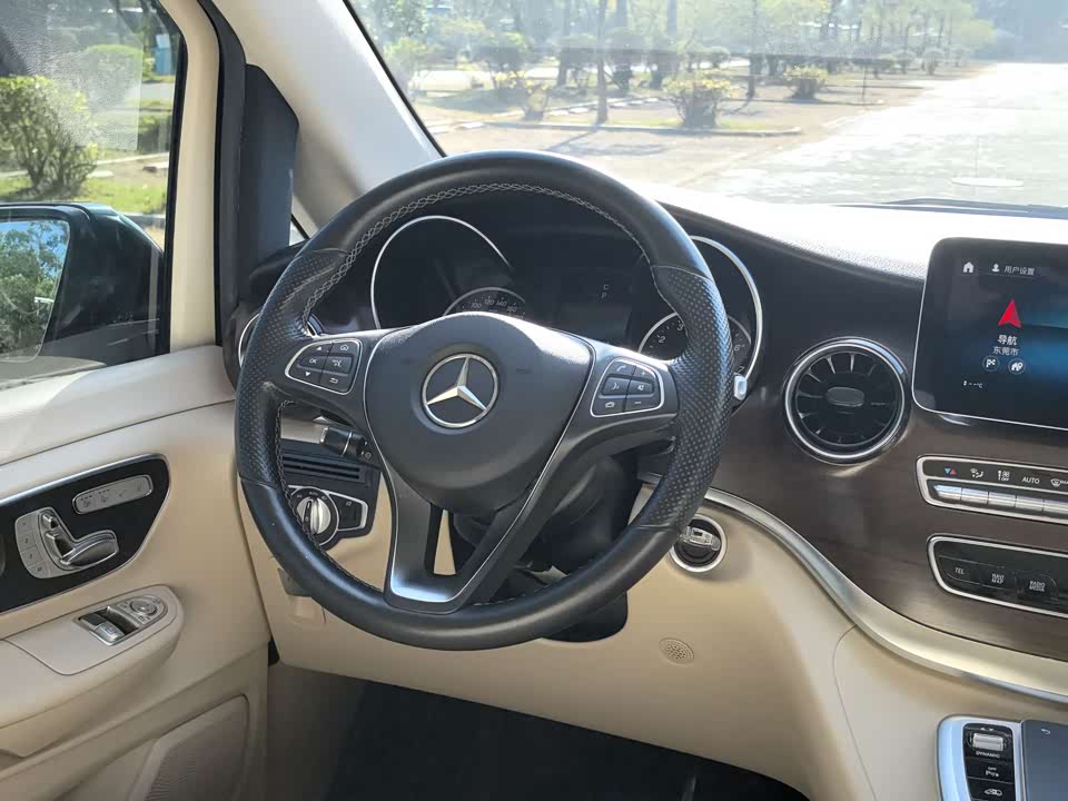 Mercedes-Benz V-class