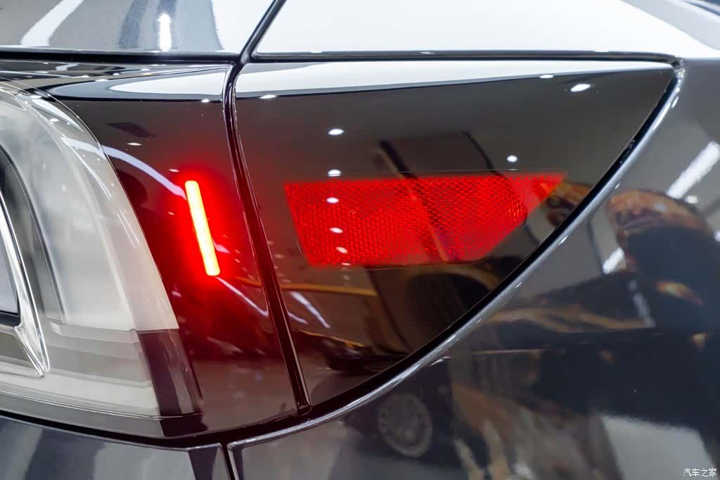 Tesla Model Y, 2026 7