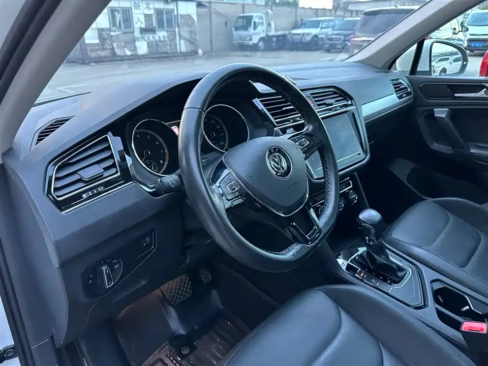 Volkswagen Tiguan L