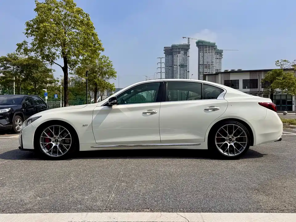 Infiniti Q50L