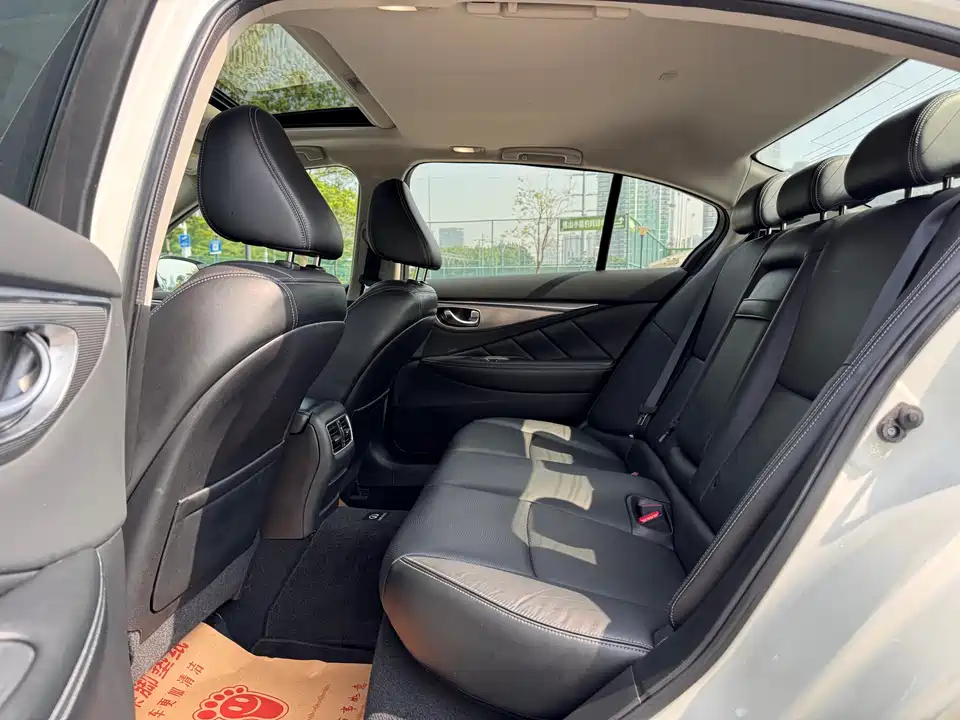 Infiniti Q50L