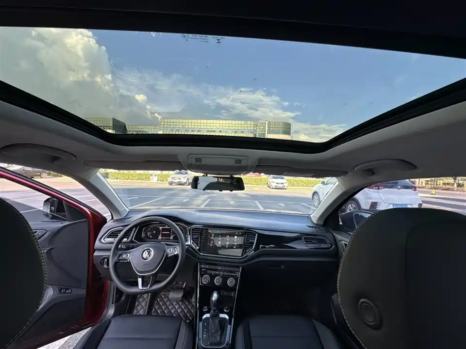 Volkswagen T-ROC exploring Songs