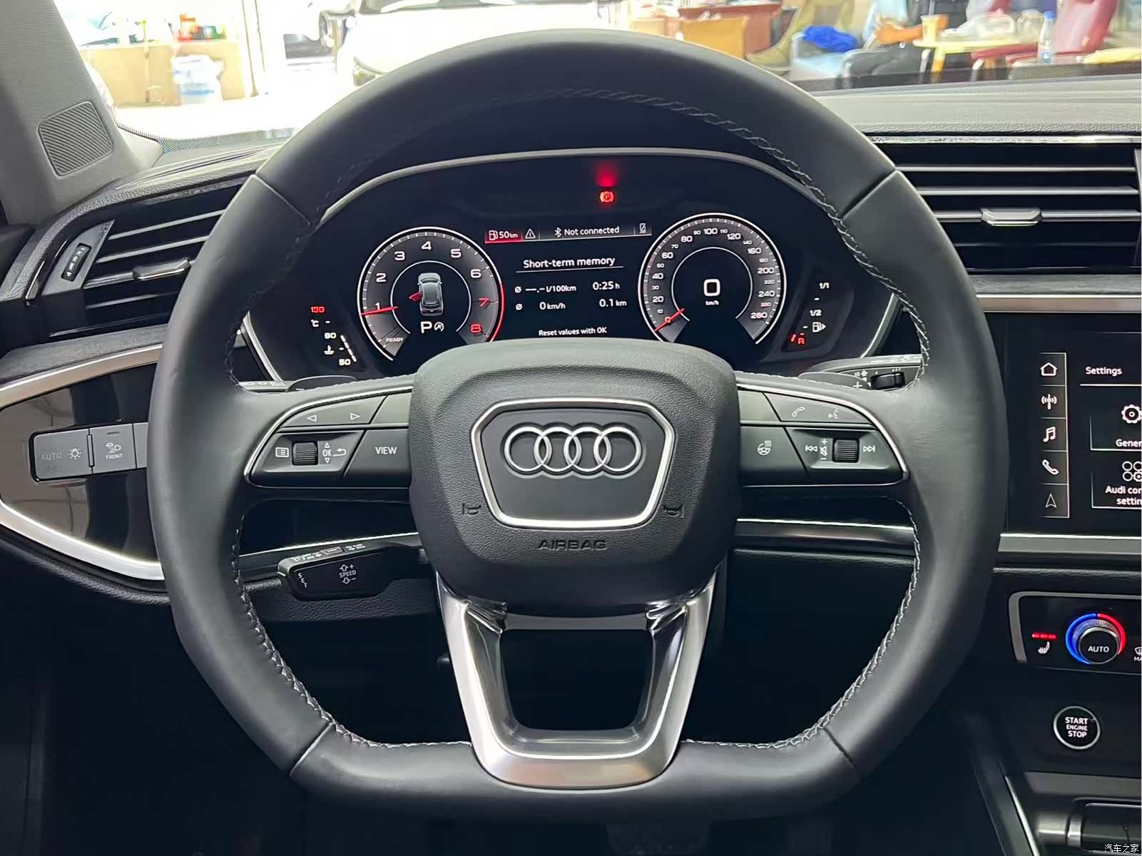 Audi Q3, 2022 10