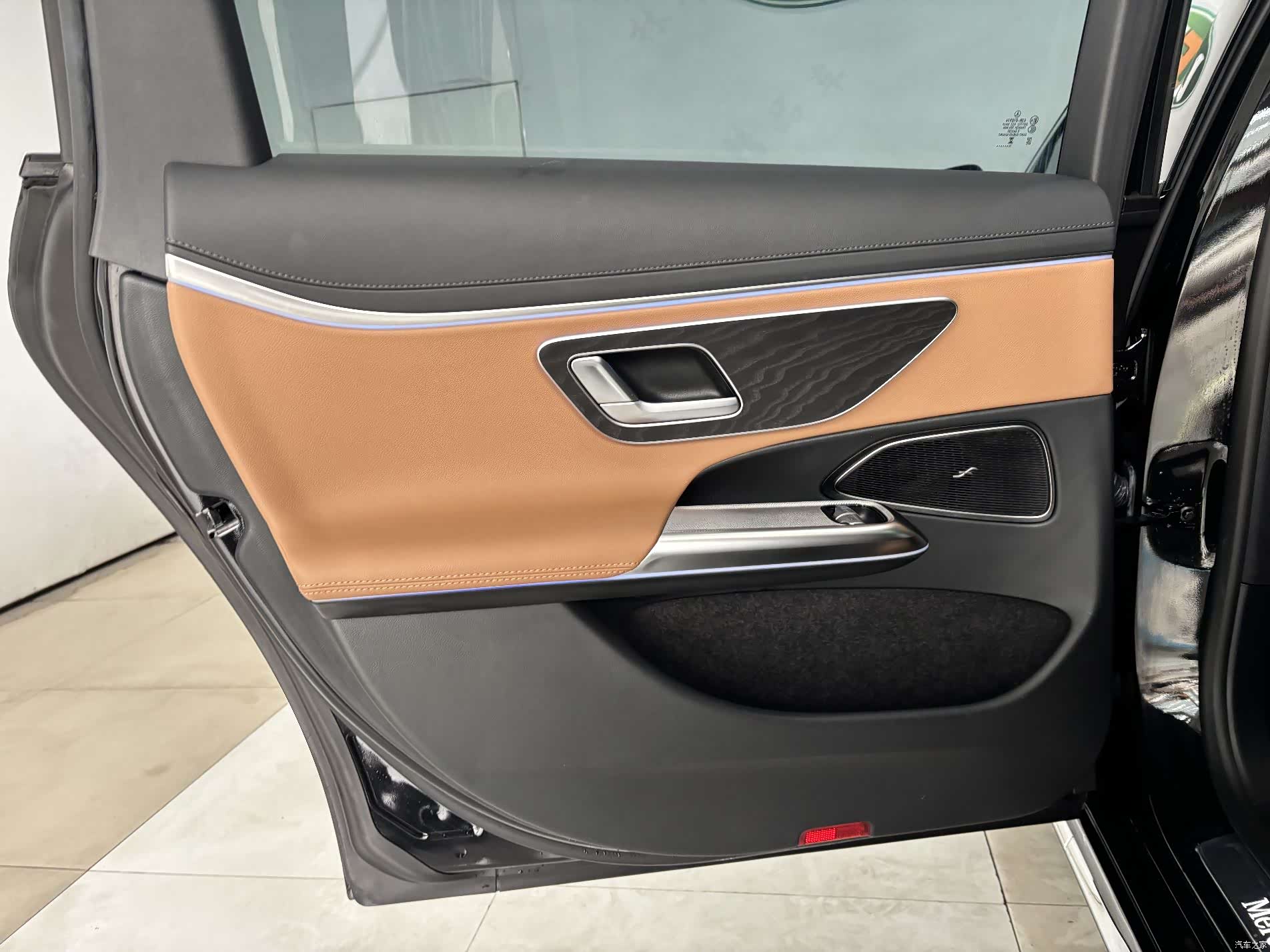 Mercedes-Benz E-Class, 2025 21