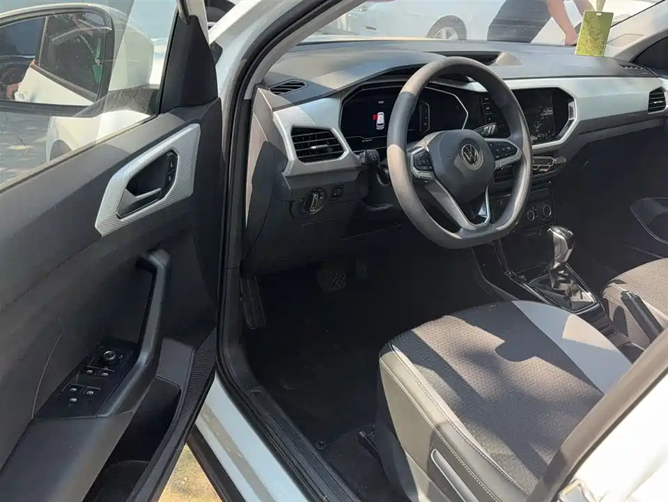 Volkswagen Exploring the shadow