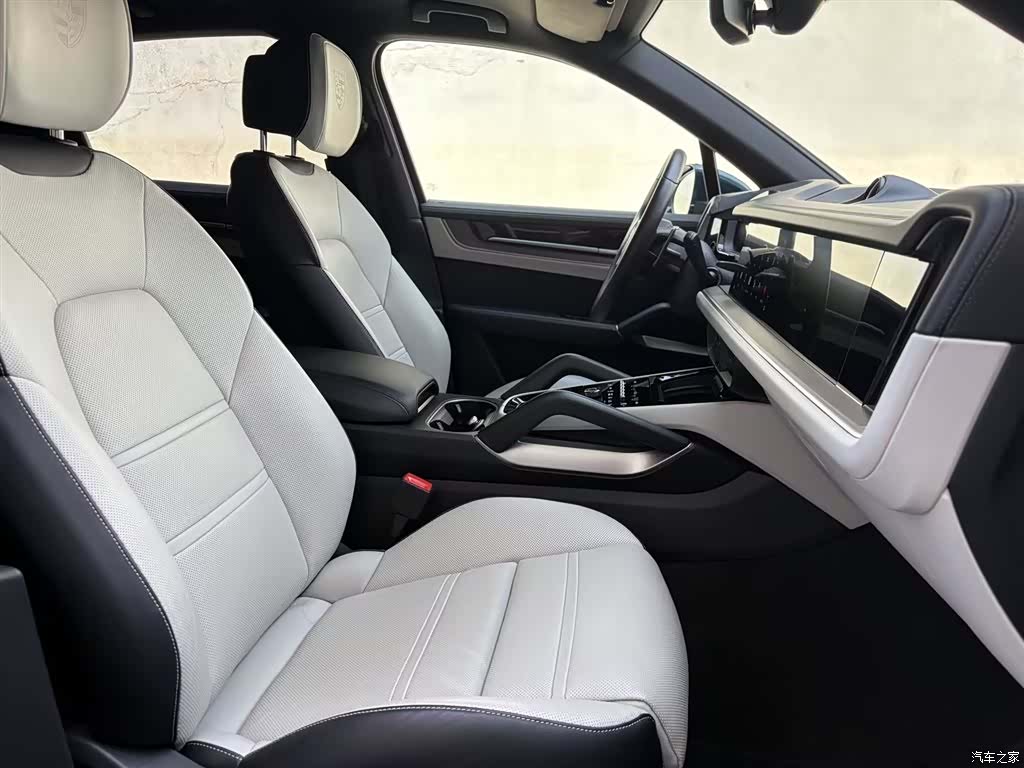 Porsche Cayenne, 2025 12