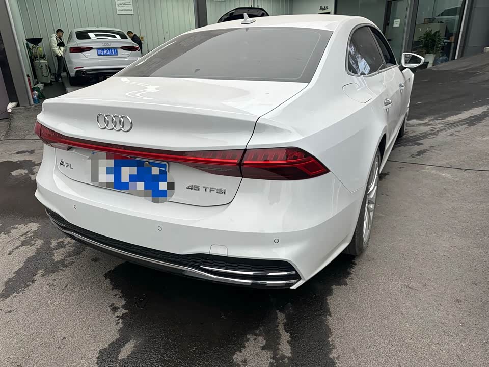 Audi A7L