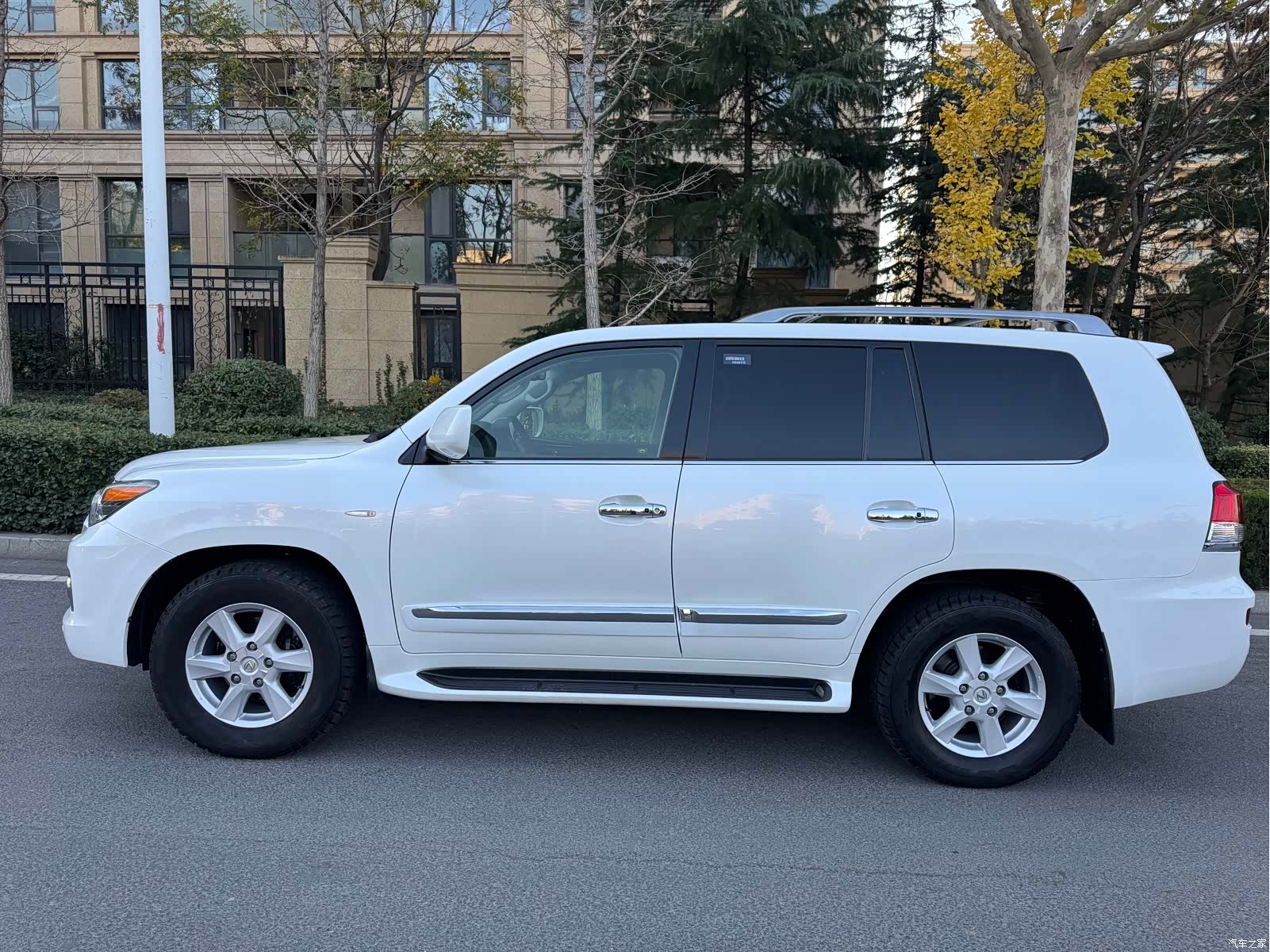 Lexus LX, 2012 8