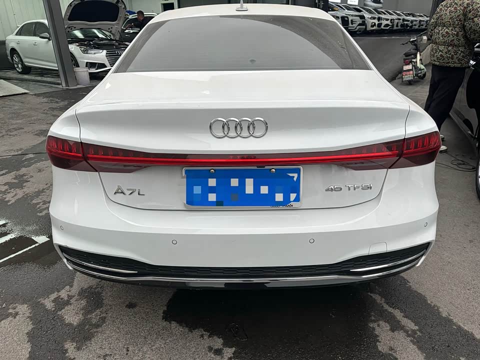Audi A7L