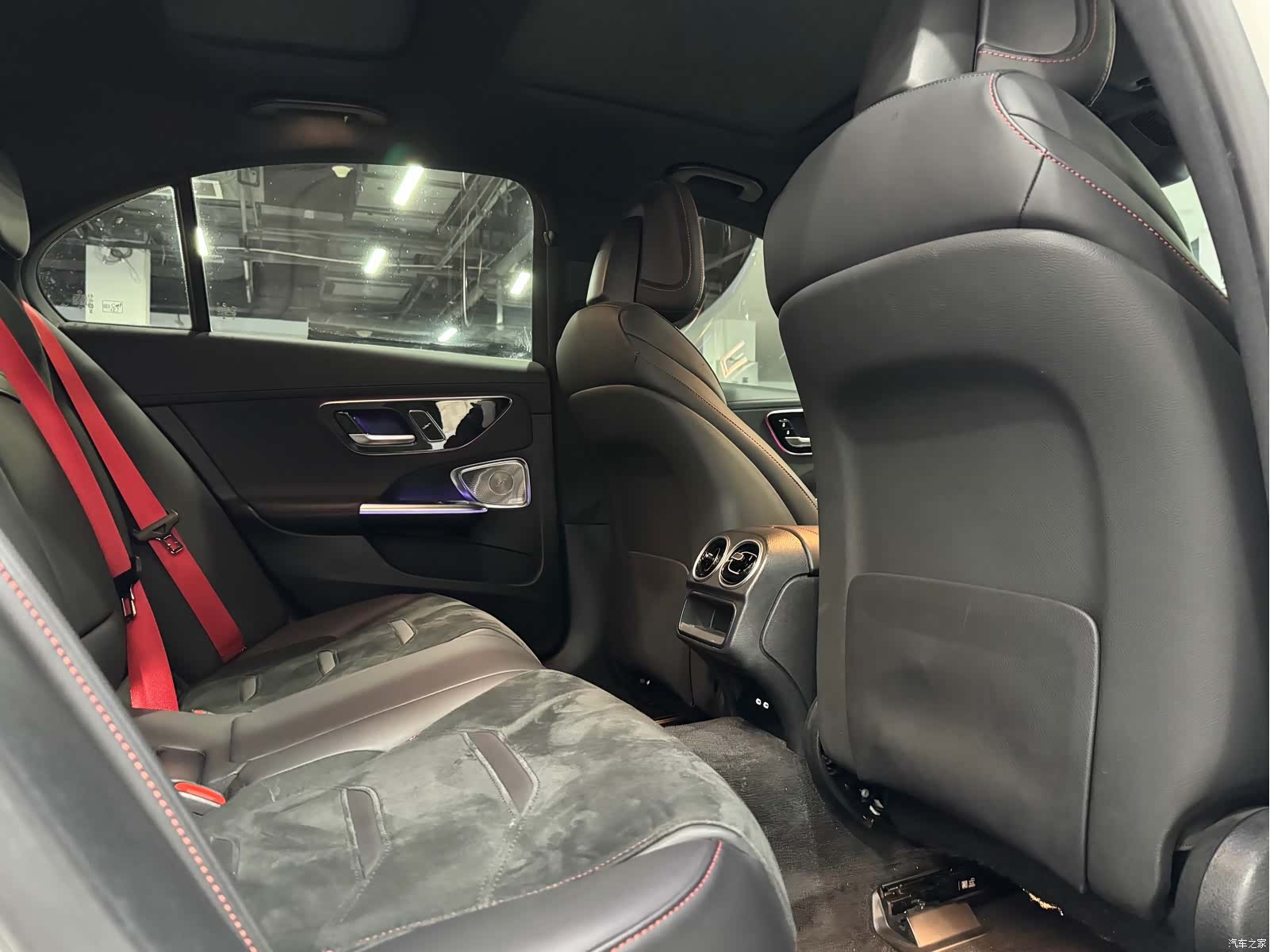Mercedes-Benz C-Class, 2024 11