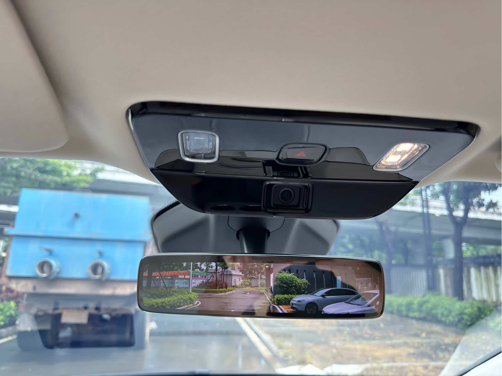 Li Auto MEGA, 2025 12
