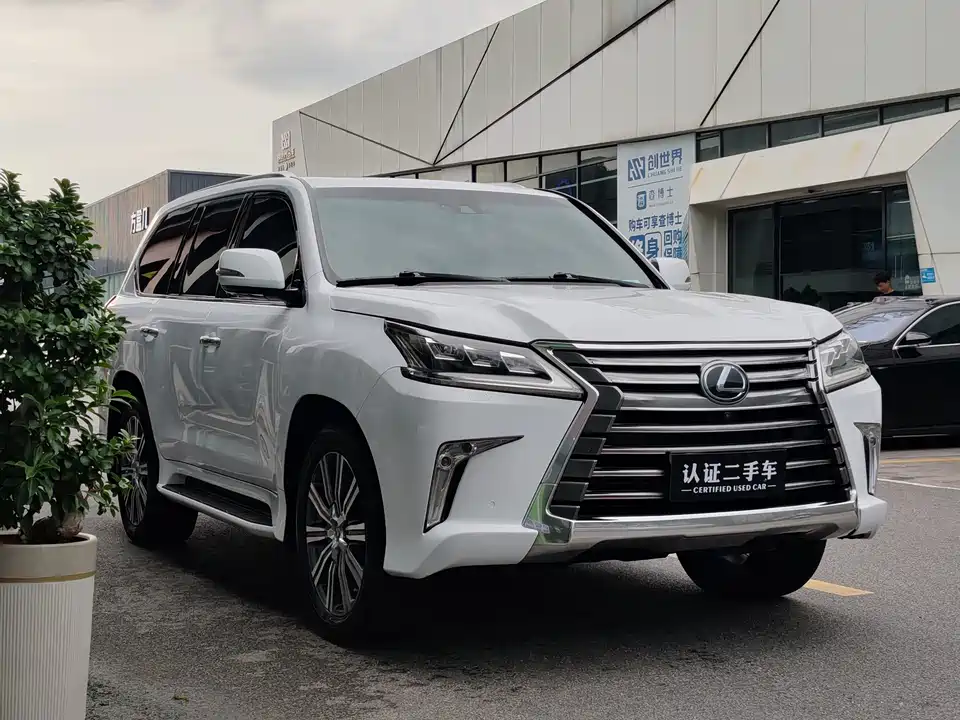 Lexus LX