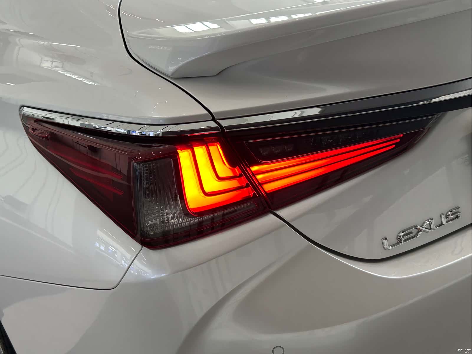 Lexus ES, 2021 21