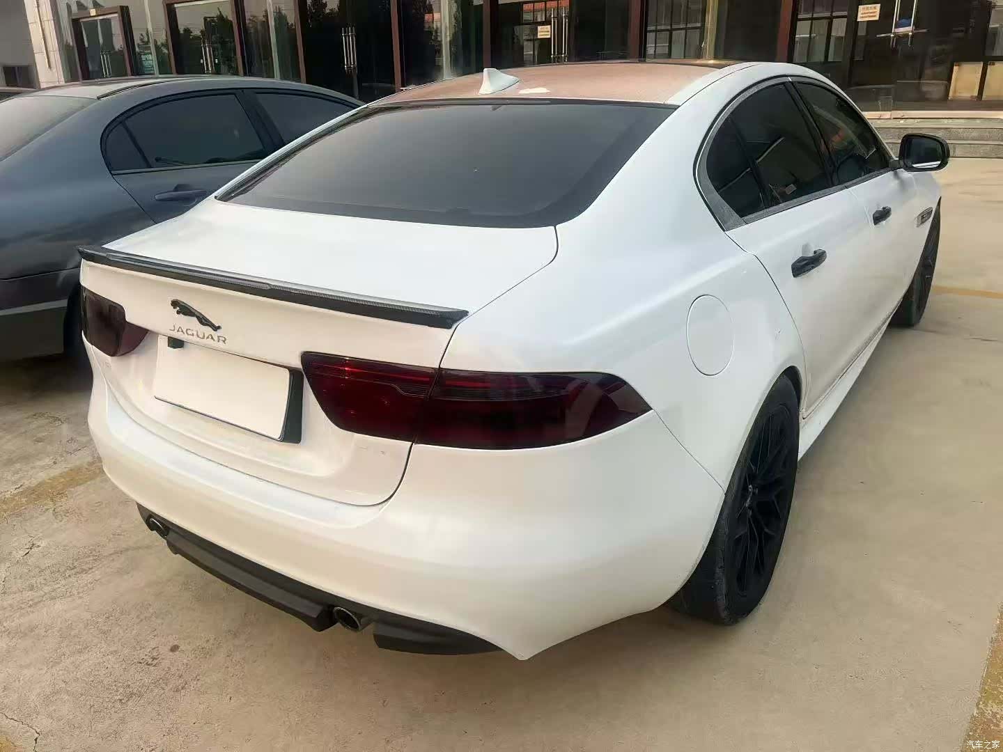 Jaguar XE, 2016 8