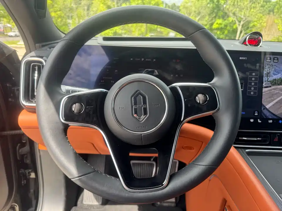 AITO Ask the world M9