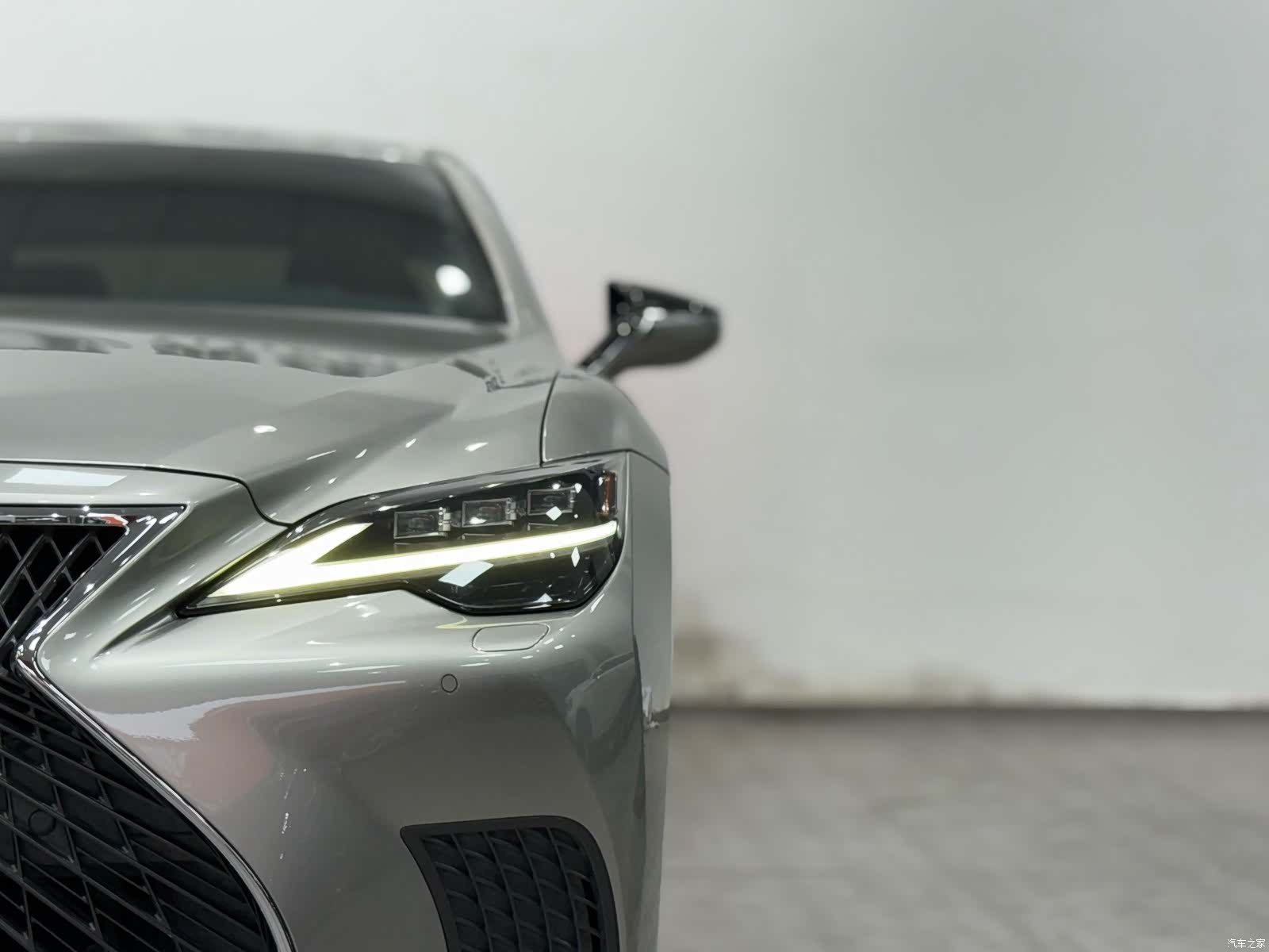 Lexus LS, 2022 16