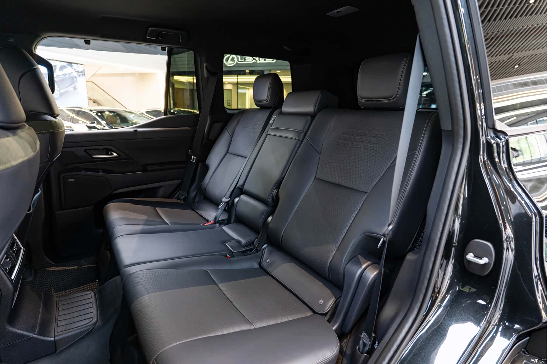 Lexus GX, 2025 12
