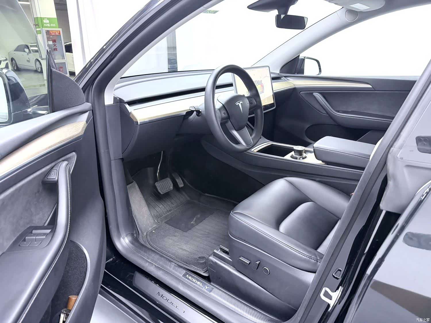 Tesla Model Y, 2023 все фото