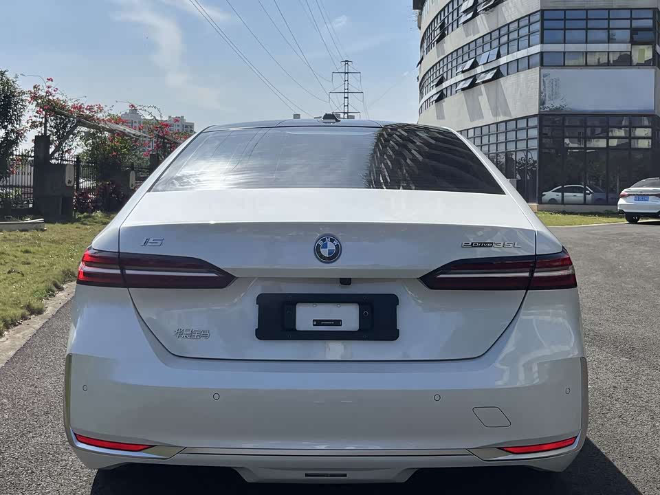 BMW i5