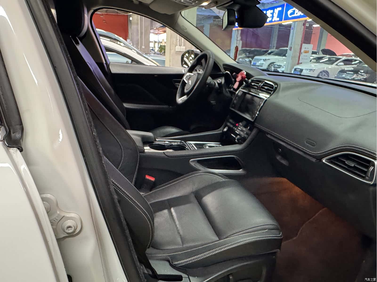 Jaguar F-PACE, 2017 42