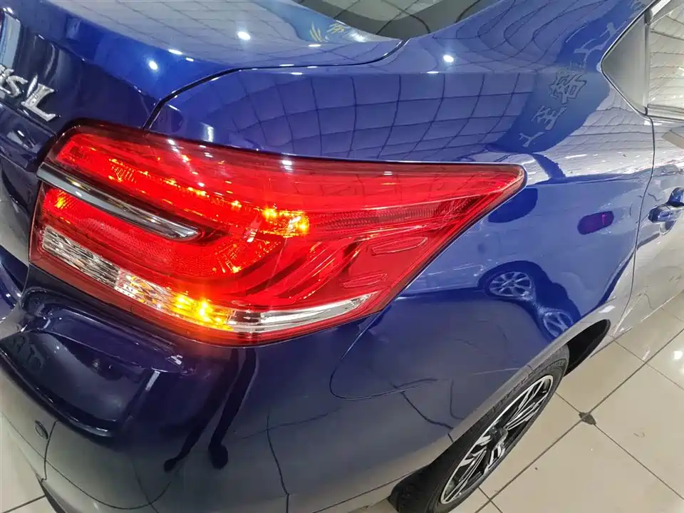 Toyota YARiS L to enjoy