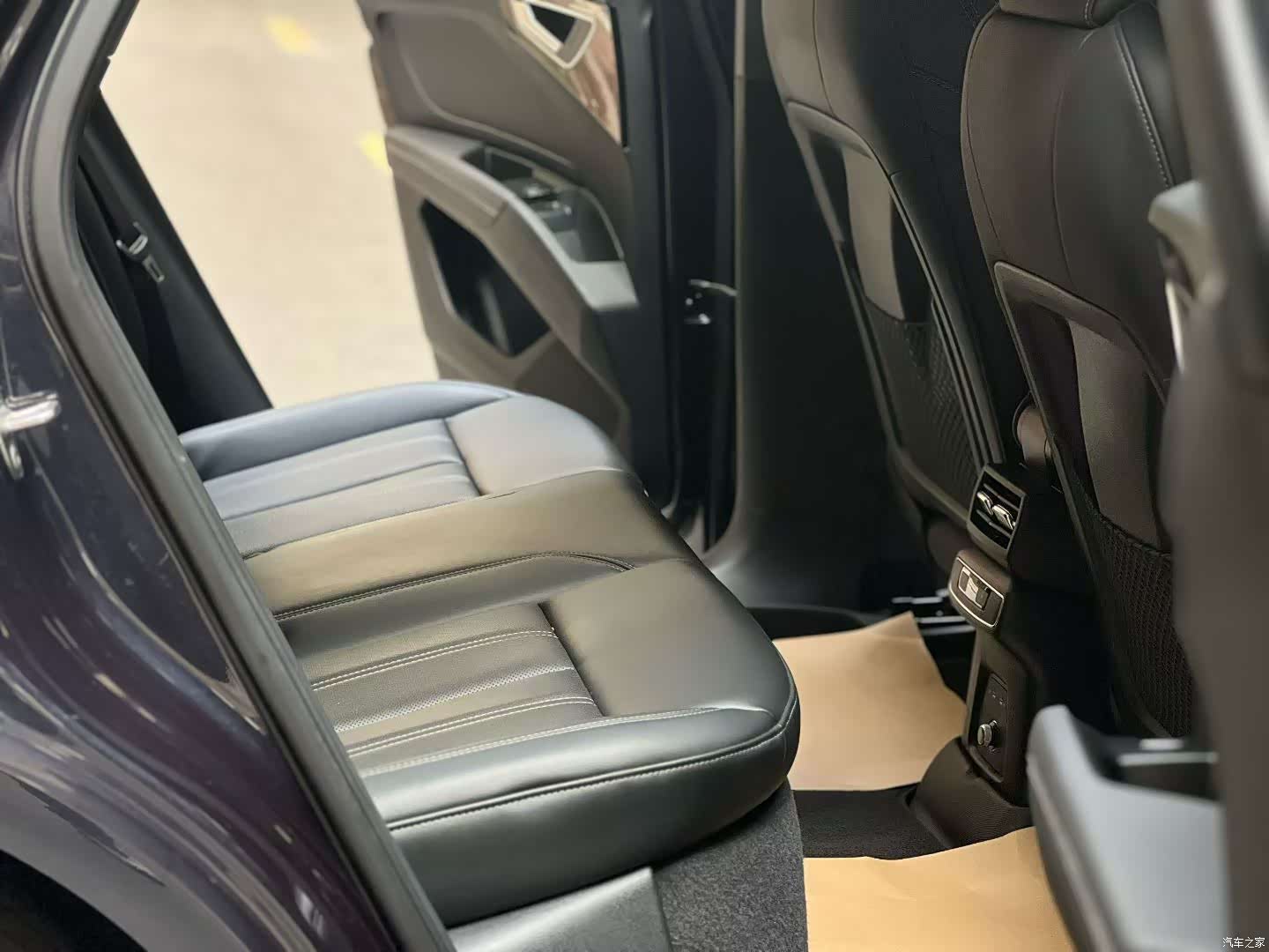 Audi Q4 e-tron, 2024 6