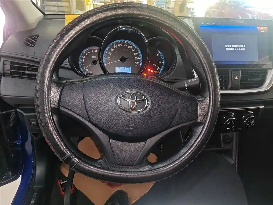 Toyota YARiS L to enjoy