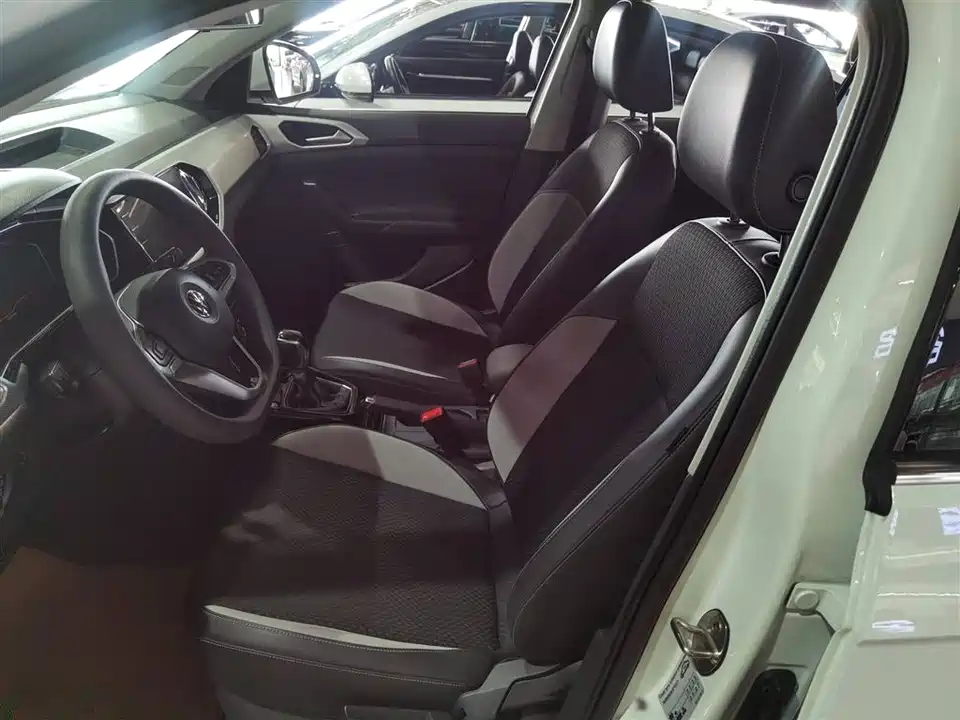 Volkswagen Exploring the shadow