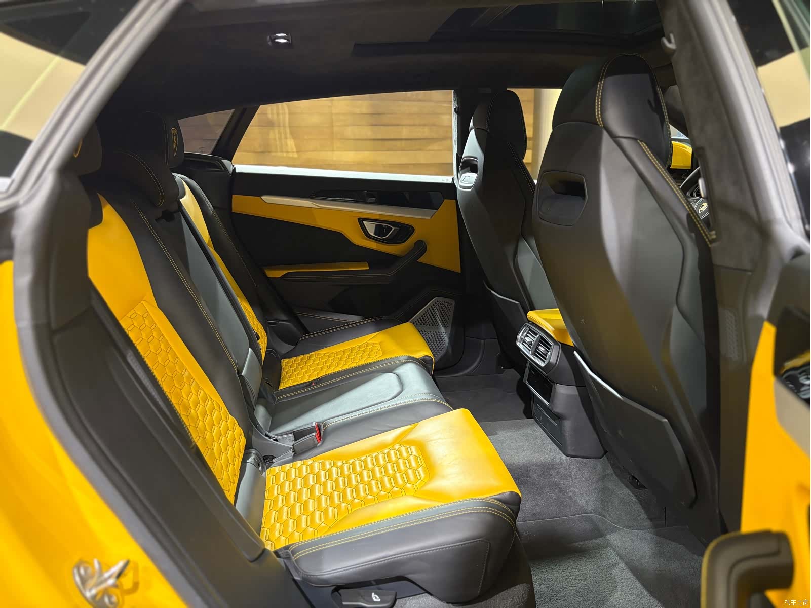 Lamborghini Urus, 2019 15