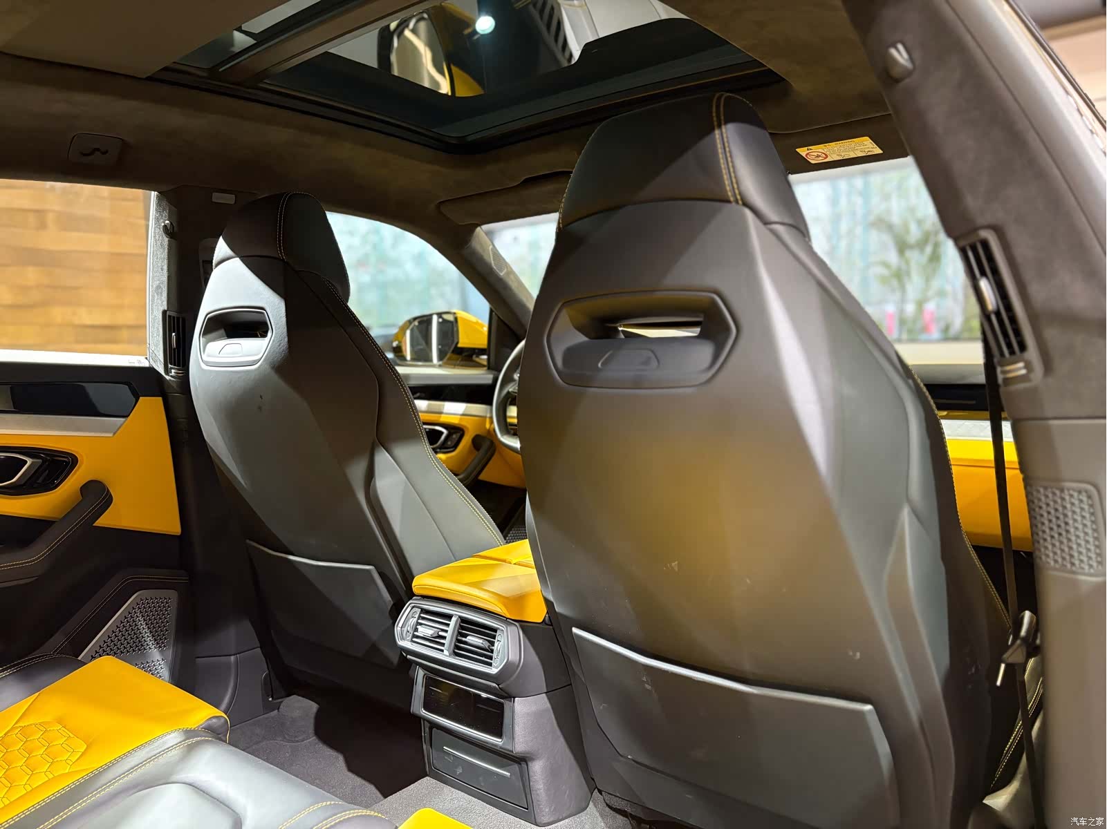 Lamborghini Urus, 2019 16