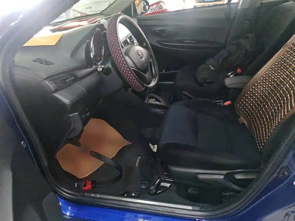 Toyota YARiS L to enjoy