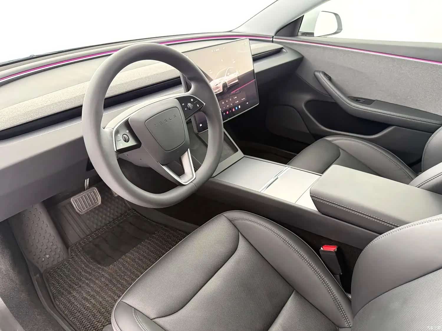 Tesla Model 3, 2025 4